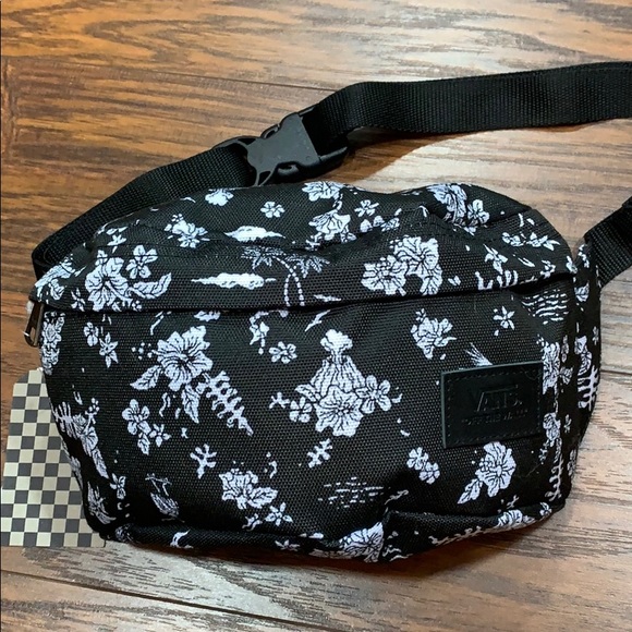 Vans Handbags - VANS DELUXXER PACK belt pack